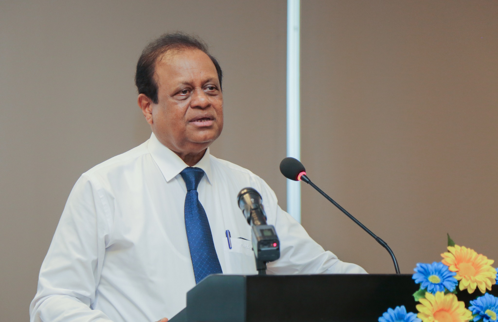 No change to school teachers’ dress code Ceylon Daily News